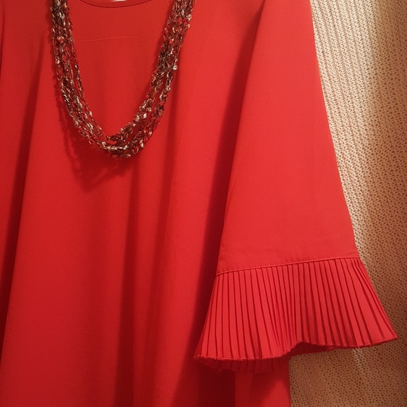 Red knee length dress. - Picture 3 of 4